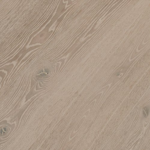 Engineered wood planks floor in Oak: brushed, stained, varnished.