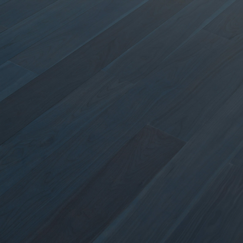 Engineered wood planks floor in American Walnut, brushed, stained, varnished.