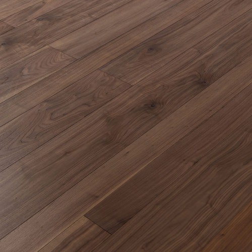 Engineered wood planks floor in American Walnut: brushed, stained, varnished.