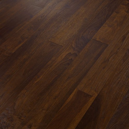 Engineered wood planks floor in American Walnut: brushed, stained, varnished.