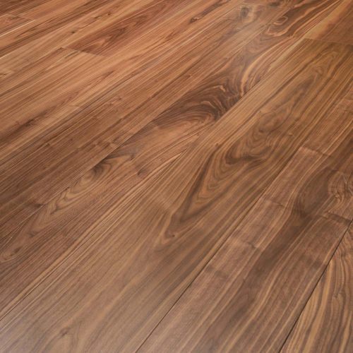 Engineered wood planks floor in American Walnut: sanded, oiled.