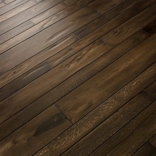 Engineered wood planks floor in Oak: brushed, stained, aged effect, handmade rounded bevels, hand carved, varnished.