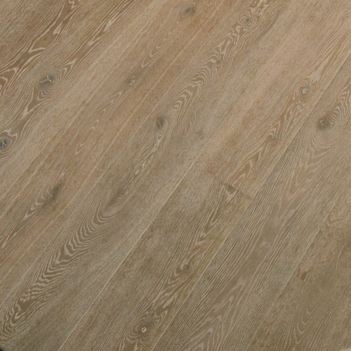 Engineered wood planks floor in Oak, brushed, stained, varnished